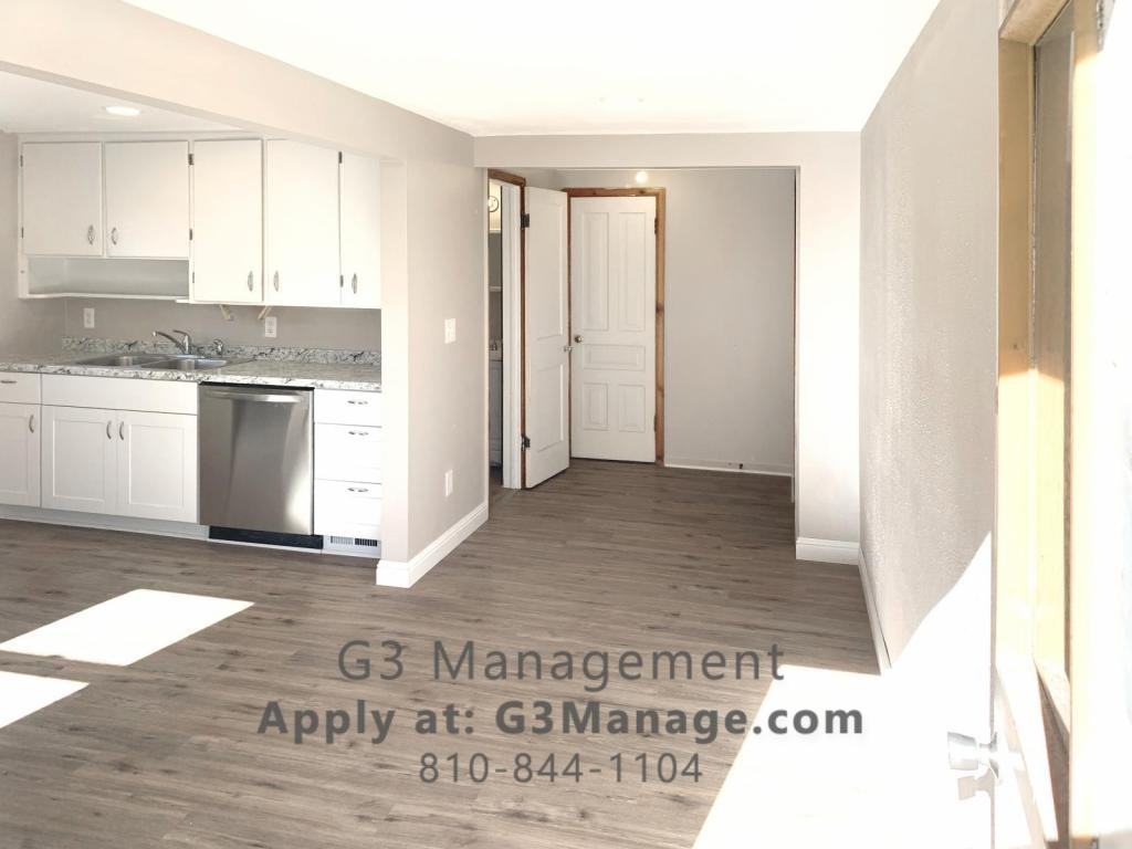 515 W Brooks St - Photo 2 of 18