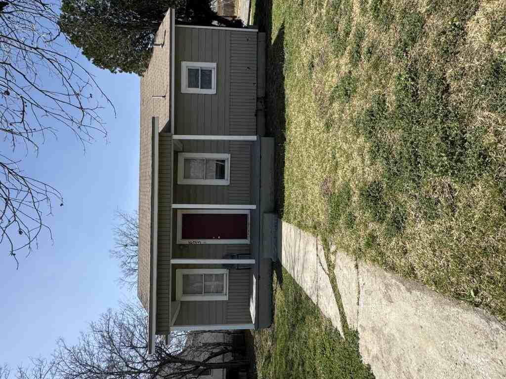 823 N Jackson St - Photo 3 of 5