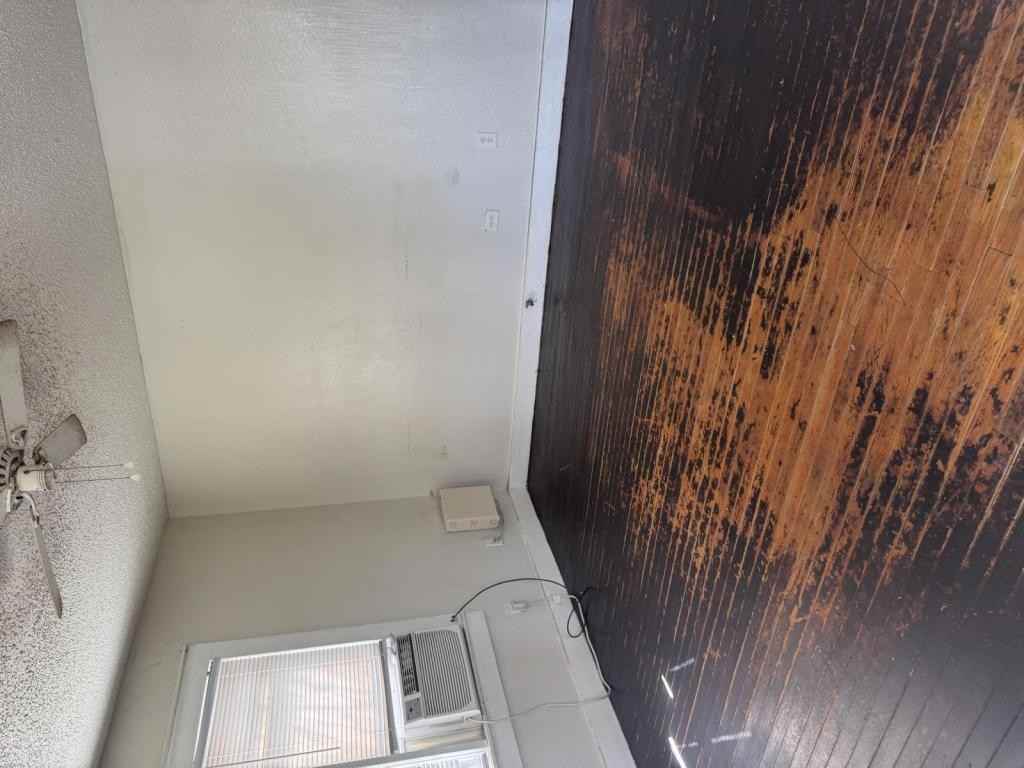 823 N Jackson St - Photo 4 of 5