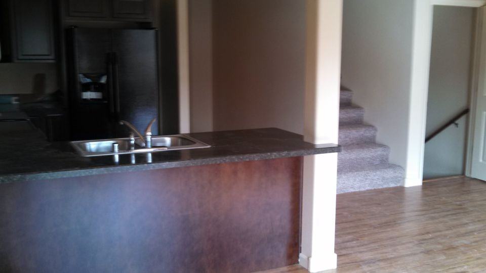 645 Presidents Pl - Photo 3 of 5