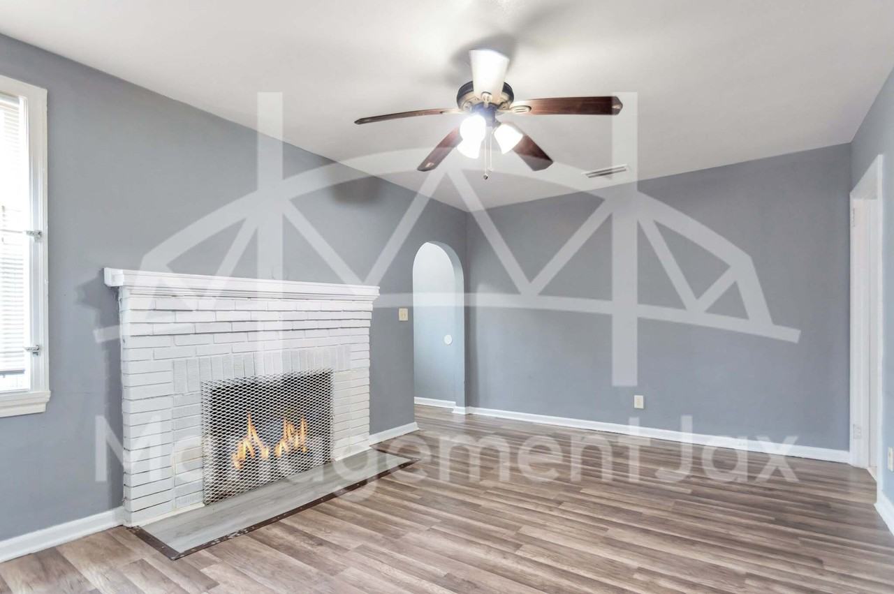 3820 Stuart St - Photo 2 of 13