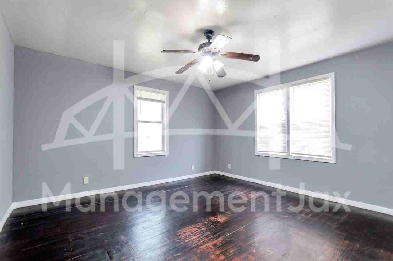 3820 Stuart St - Photo 7 of 13