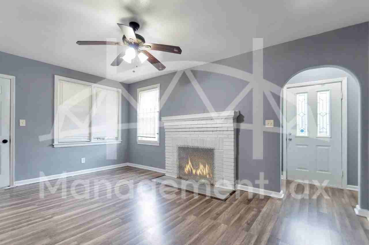 3820 Stuart St - Photo 3 of 13