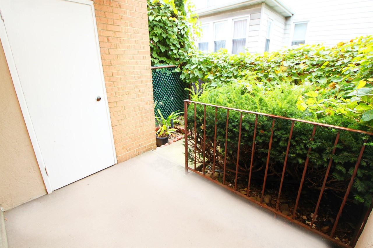 527 Monroe Ave #202 - Photo 5 of 7