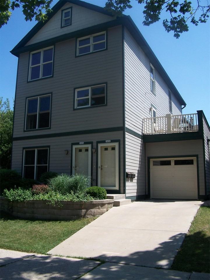 2404 N Humboldt Blvd - Photo 3 of 6