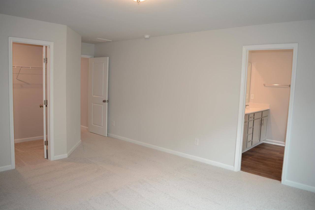 Bellewood Gardens Dr - Photo 3 of 14