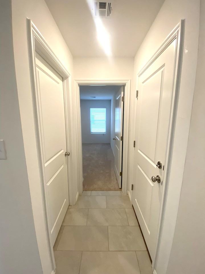 10921 Sw 22nd St - Photo 7 of 25