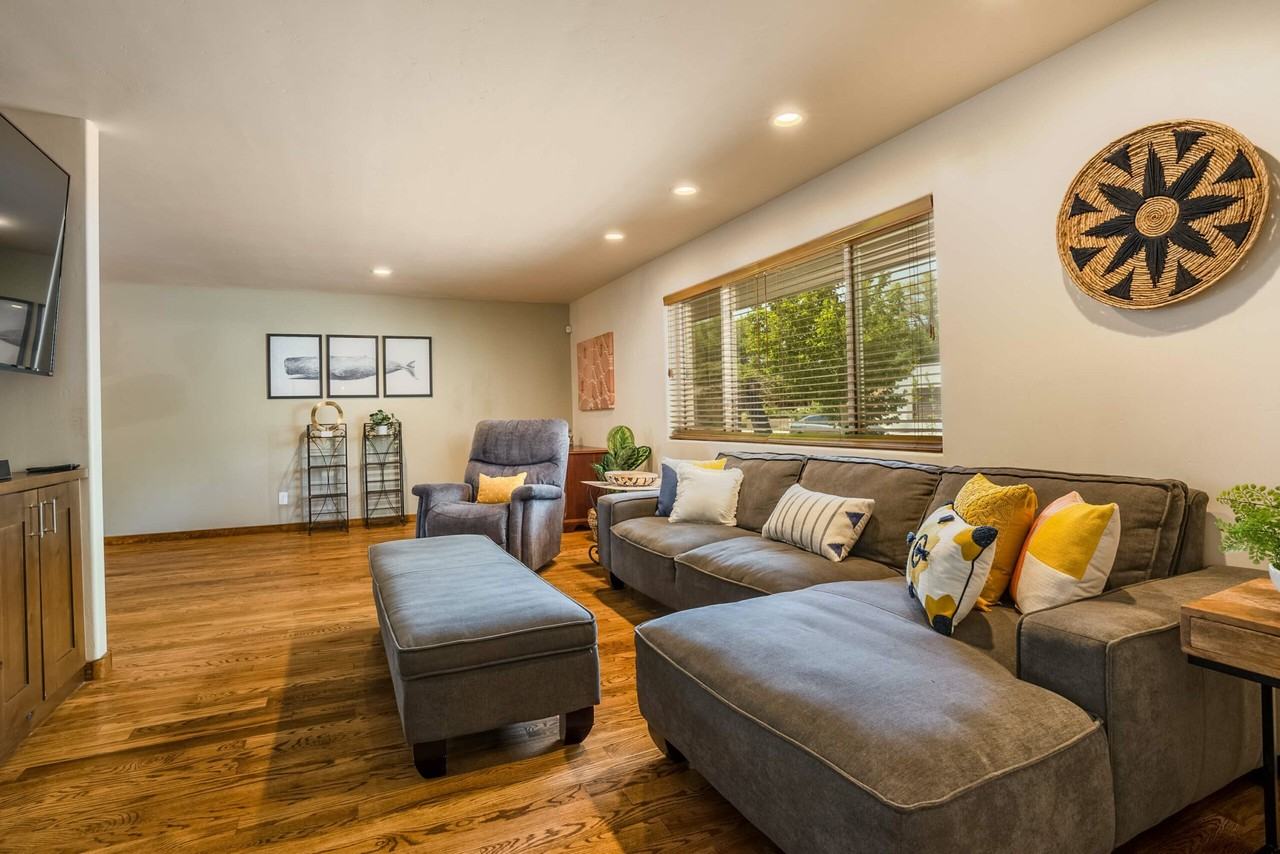 1623 San Patricio Ave Sw - Photo 2 of 29