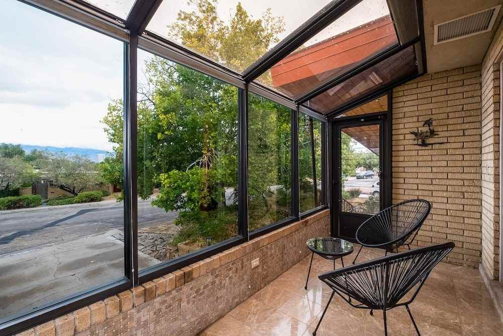 305 Aliso Dr Se - Photo 5 of 40