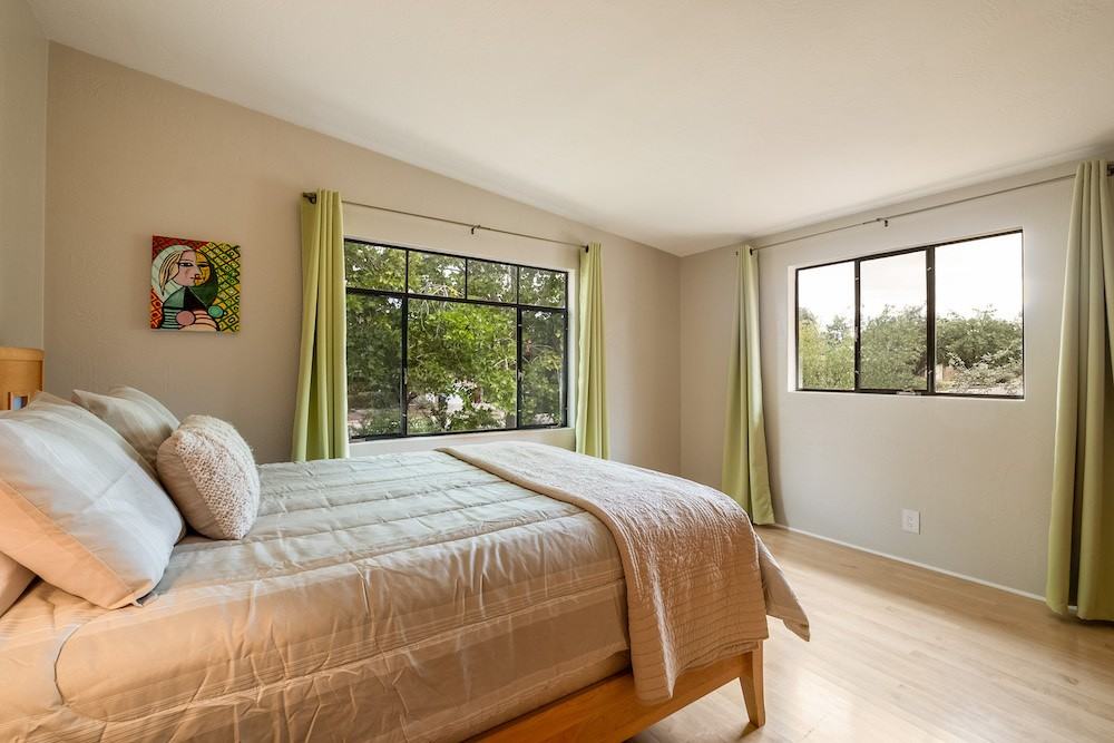 305 Aliso Dr Se - Photo 7 of 40