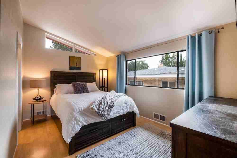 305 Aliso Dr Se - Photo 7 of 40