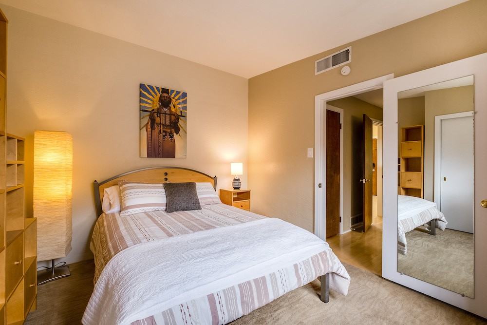 305 Aliso Dr Se - Photo 6 of 40