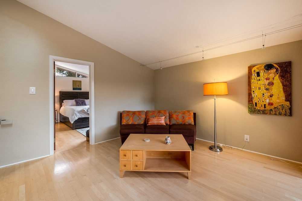 305 Aliso Dr Se - Photo 4 of 40