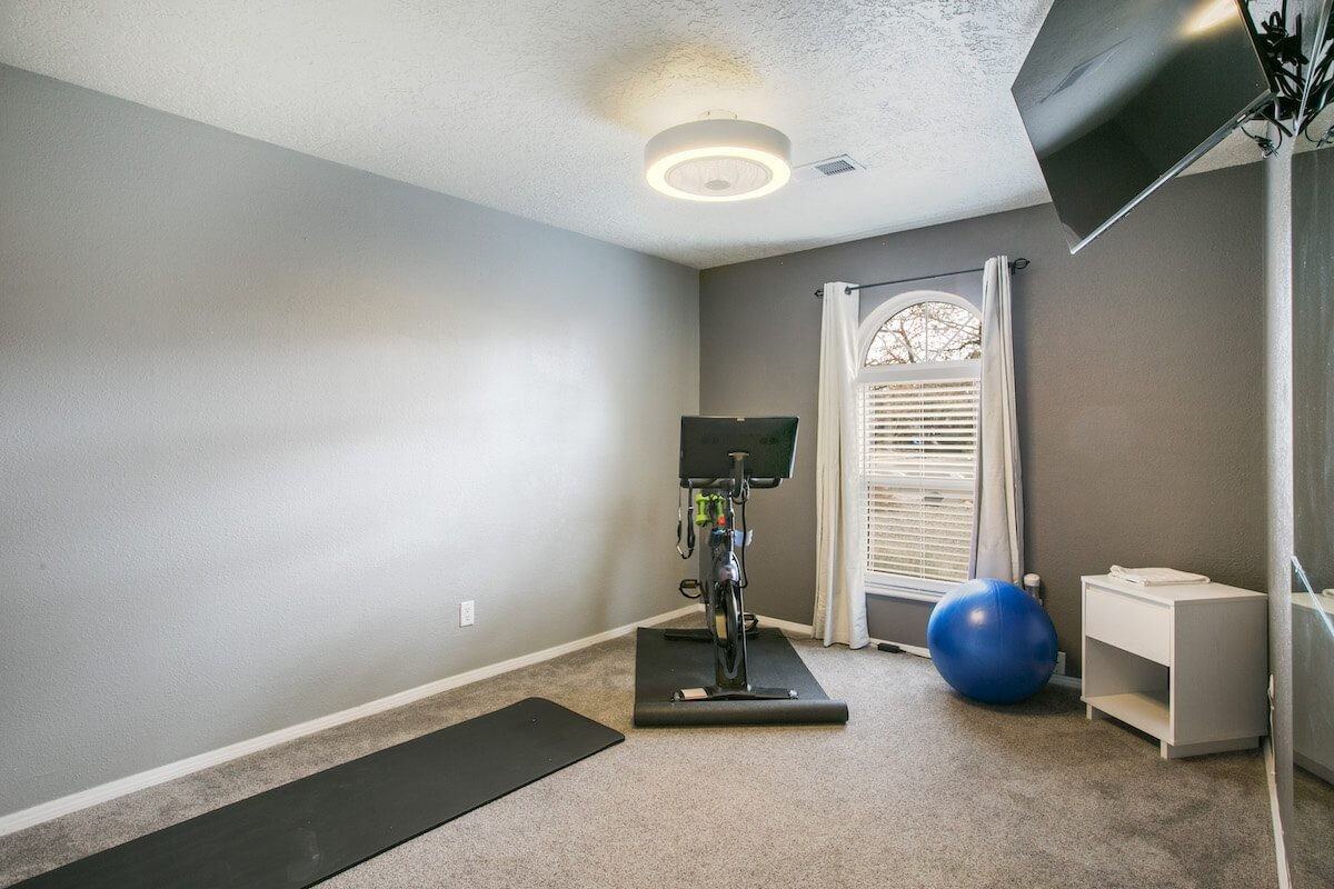 7205 Esther Ave Ne - Photo 4 of 50