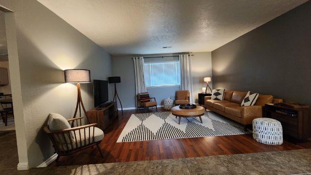 7205 Esther Ave Ne - Photo 3 of 50