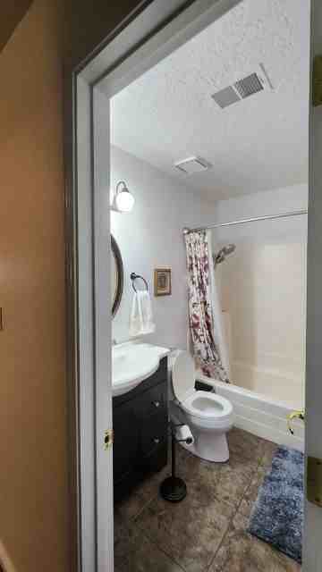 7205 Esther Ave Ne - Photo 5 of 50