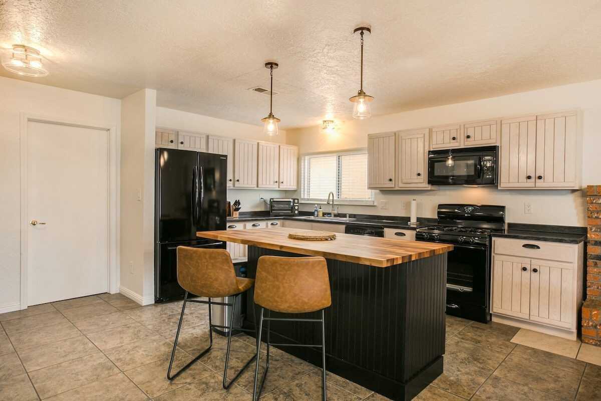 7205 Esther Ave Ne - Photo 2 of 50