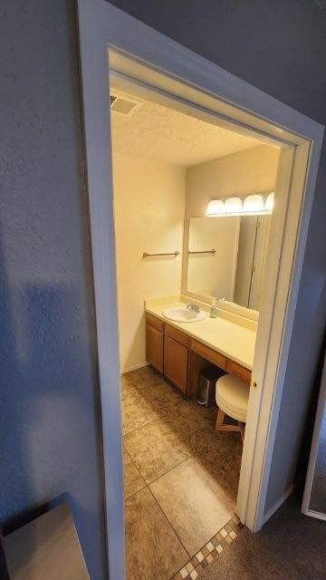 7205 Esther Ave Ne - Photo 4 of 50