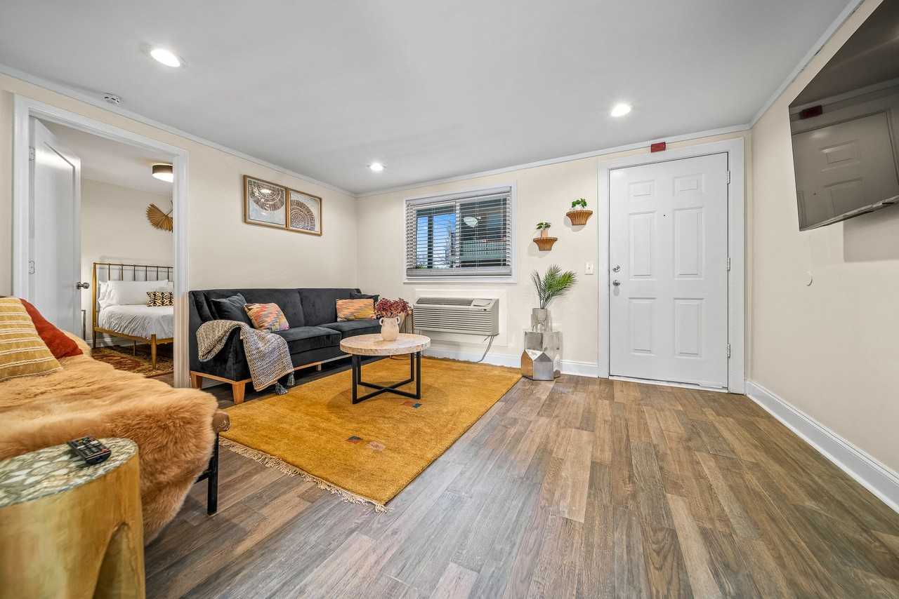 The Jeffersonian Apartments - Photo 2 of 15