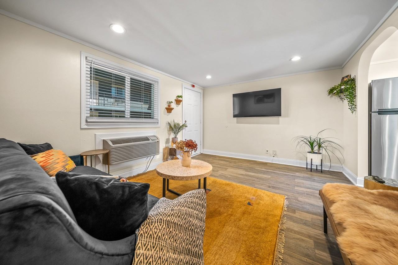 The Jeffersonian Apartments - Photo 3 of 15