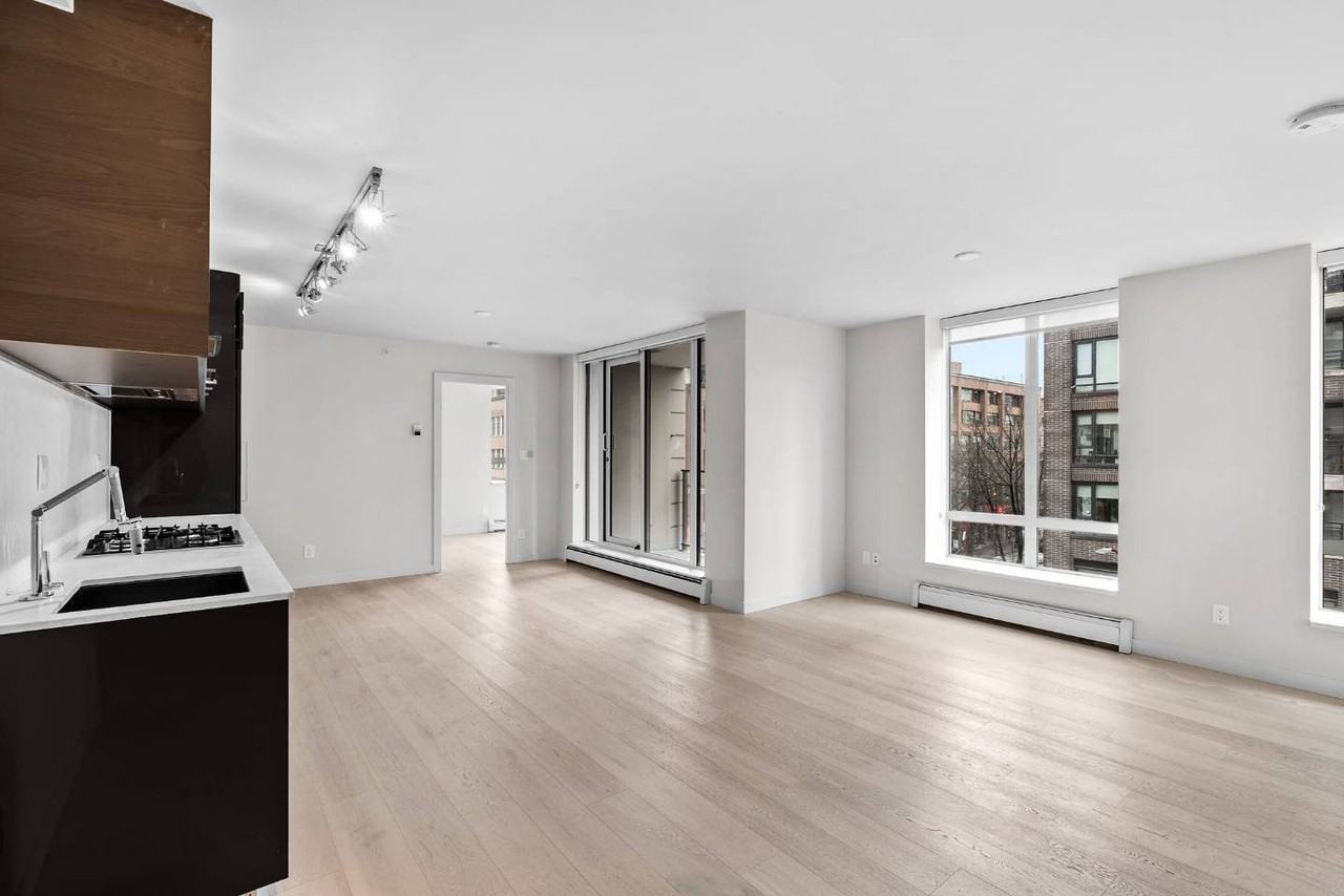 189 Keefer St #512 - Photo 2 of 20