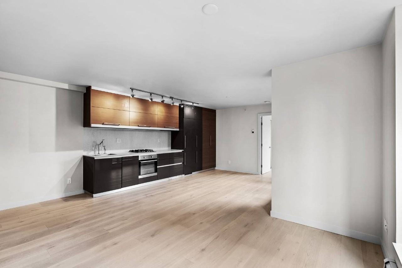 189 Keefer St #512 - Photo 4 of 20