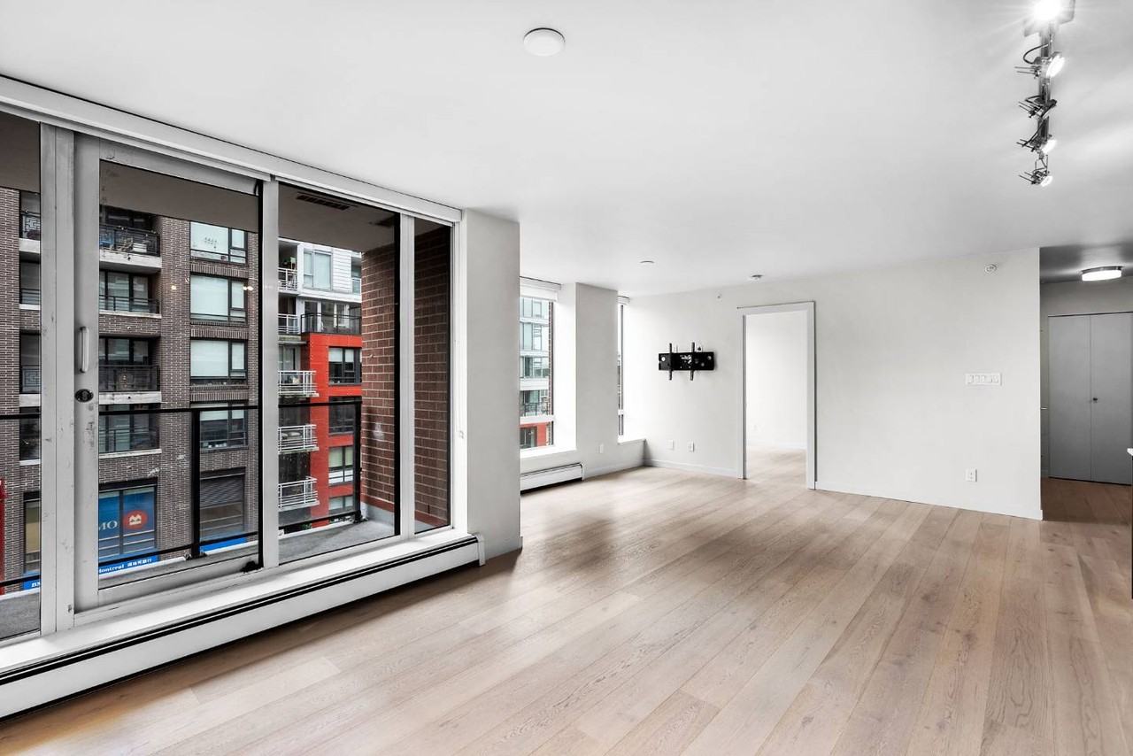 189 Keefer St #512 - Photo 7 of 20