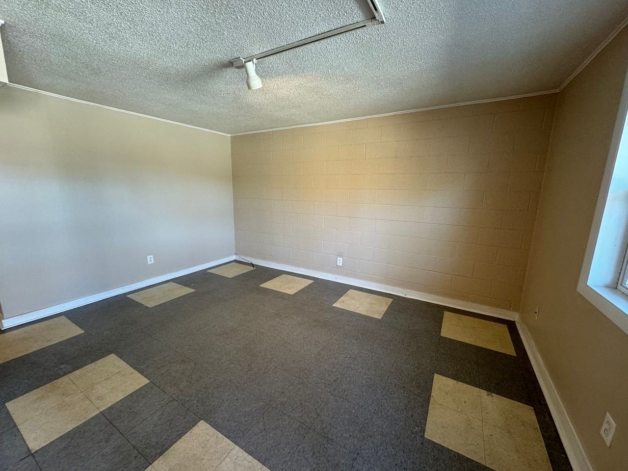 410 Mclain St #9 - Photo 3 of 9