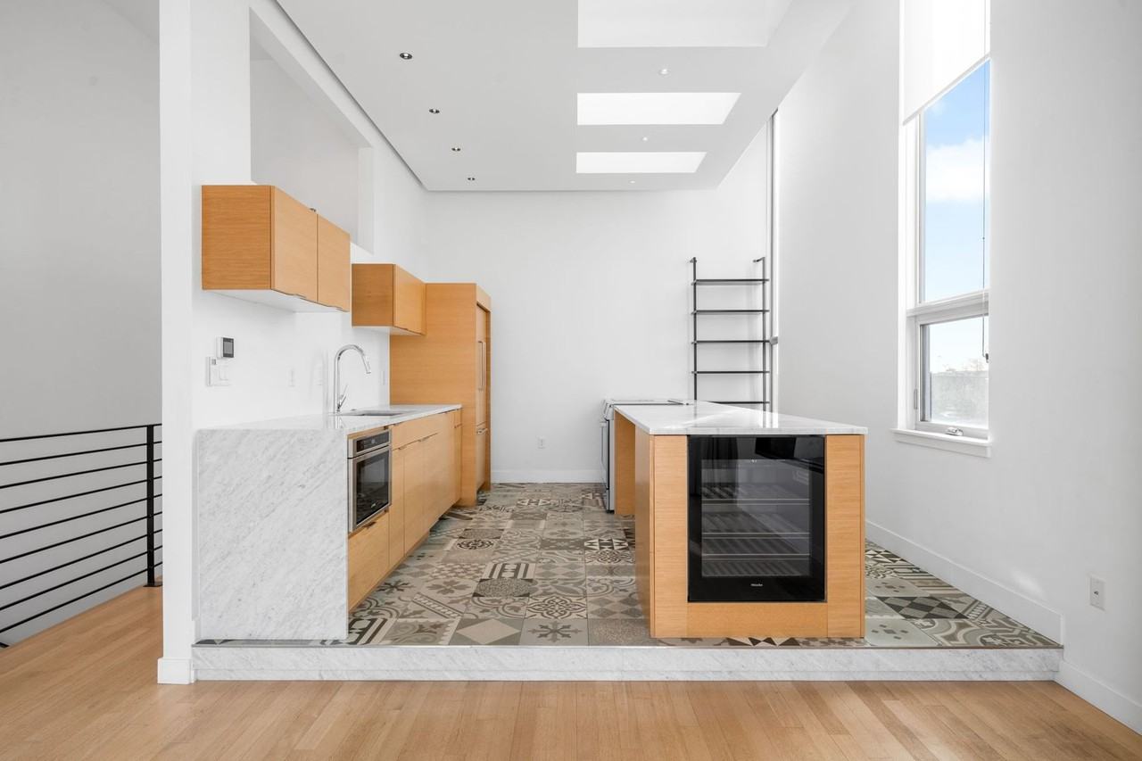 1125 W 37th Ave - Photo 7 of 31