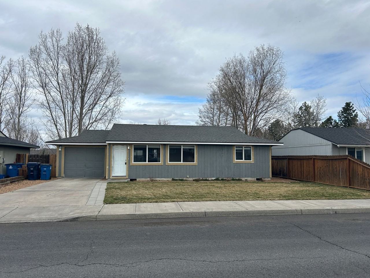 3201 Sw Quartz Ave - Photo 2 of 19