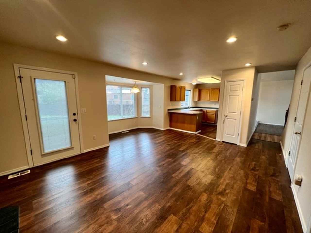 6800 Howard Ave - Photo 3 of 38