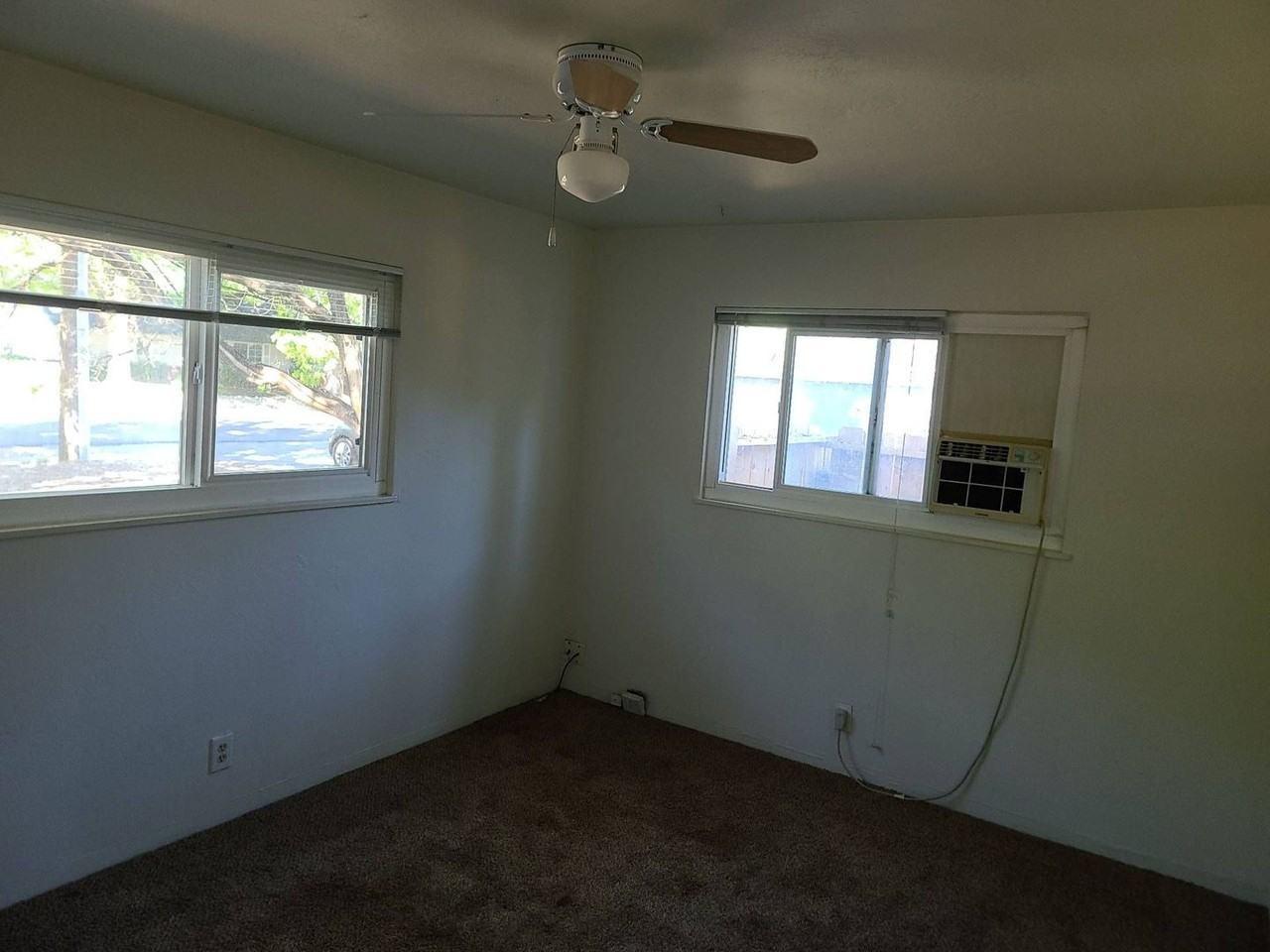 1126 Sheridan Ave - Photo 5 of 12