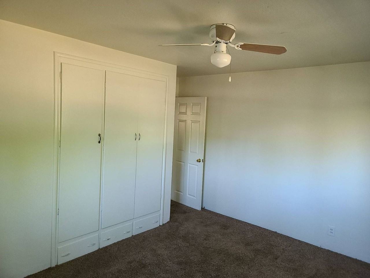 1126 Sheridan Ave - Photo 6 of 12