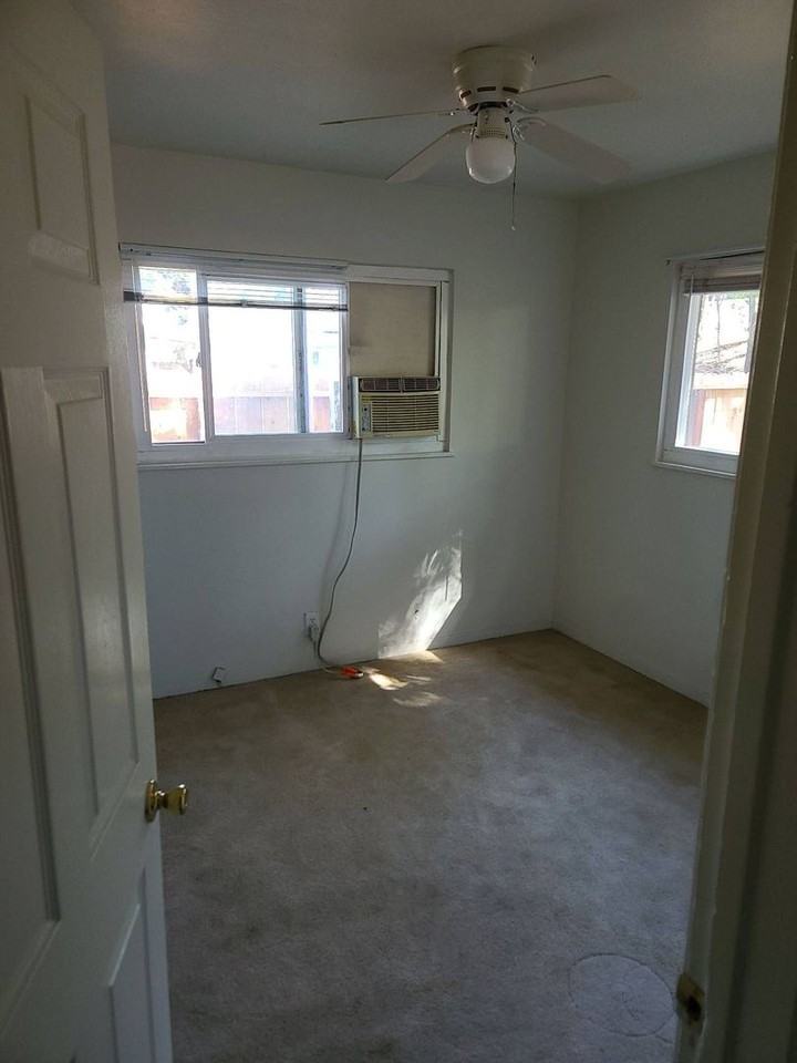 1126 Sheridan Ave - Photo 7 of 12