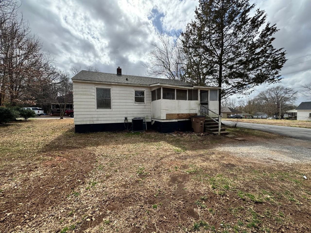 210 Morrison St - Photo 2 of 32