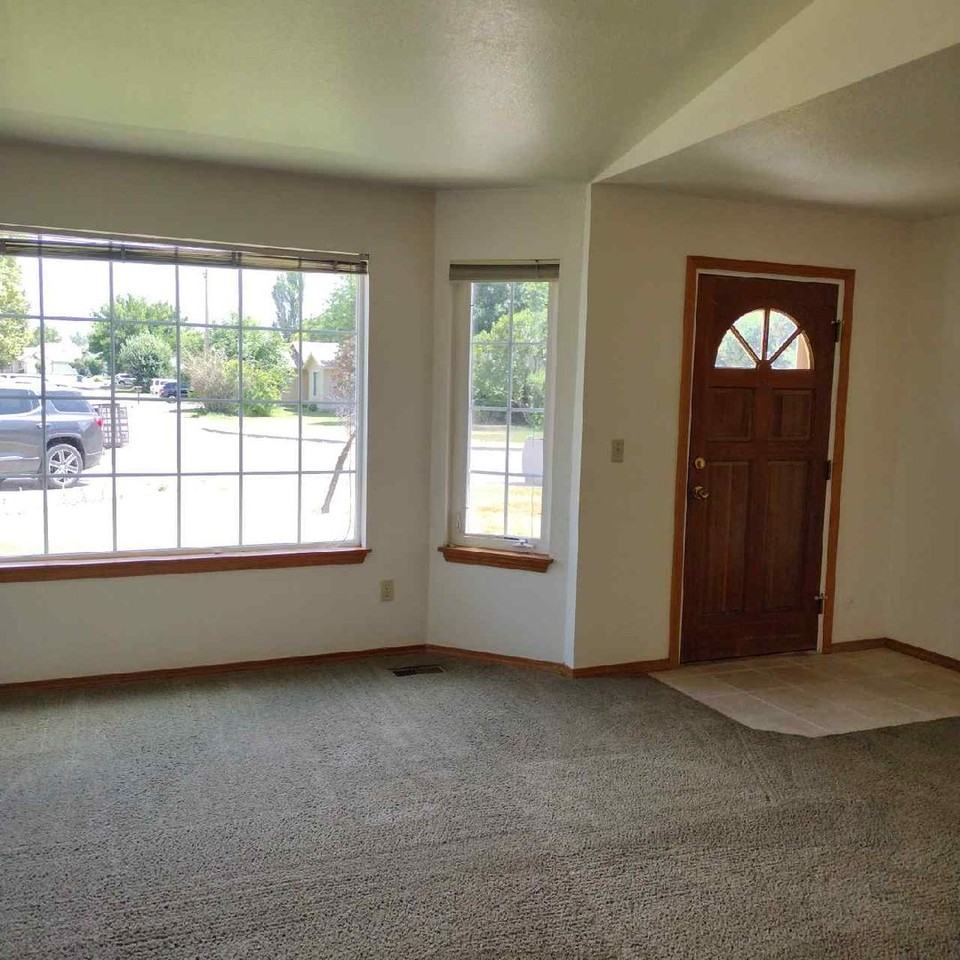 9954 W Lupine St - Photo 4 of 25