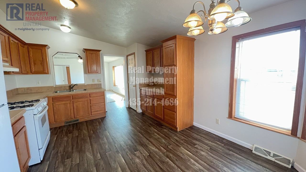 288 W 2050 S - Photo 2 of 25