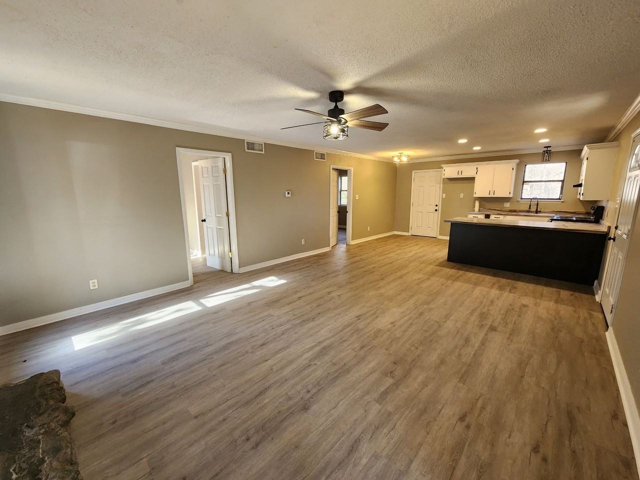 8206 Dogwood Trl - Photo 5 of 31