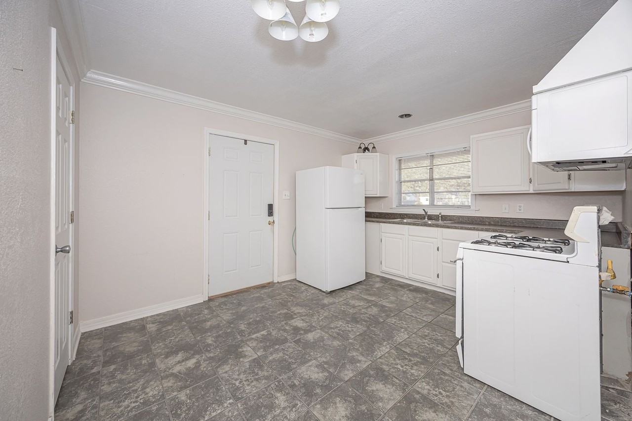 807 Market St - Photo 4 of 39
