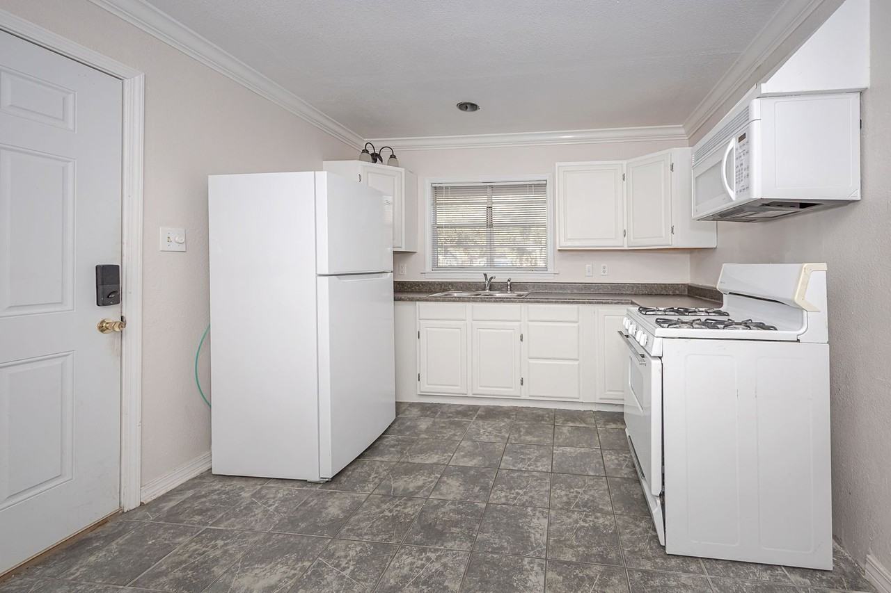807 Market St - Photo 5 of 39