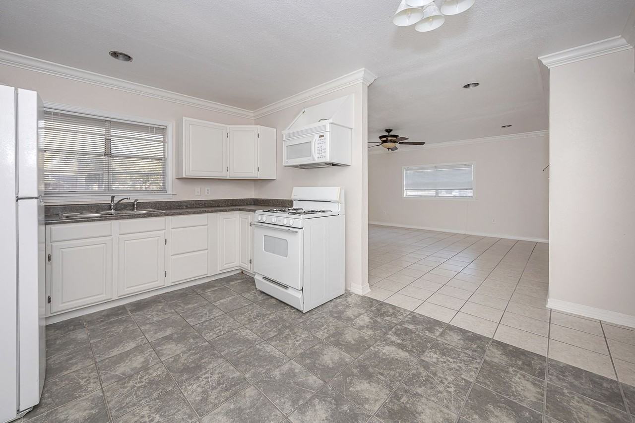 807 Market St - Photo 6 of 39