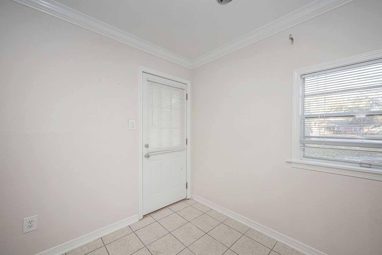 807 Market St - Photo 7 of 39