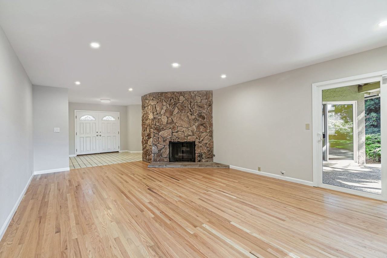 1520 Awalt Ct - Photo 3 of 21
