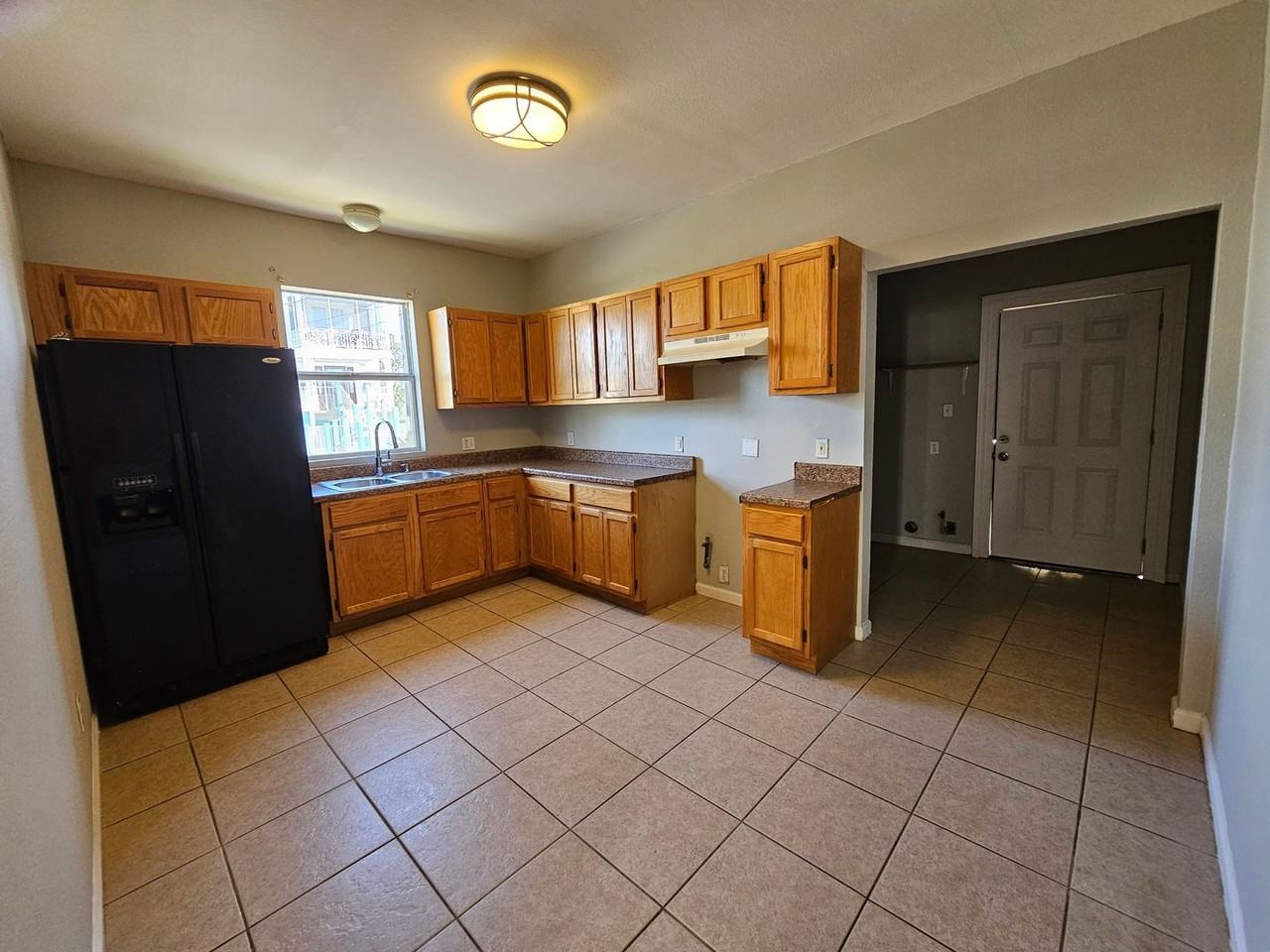 1443 Bartholomew St - Photo 5 of 8