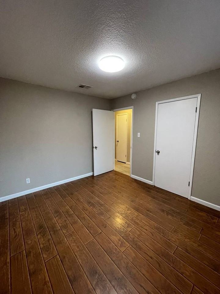 119 E Amador St - Photo 3 of 22