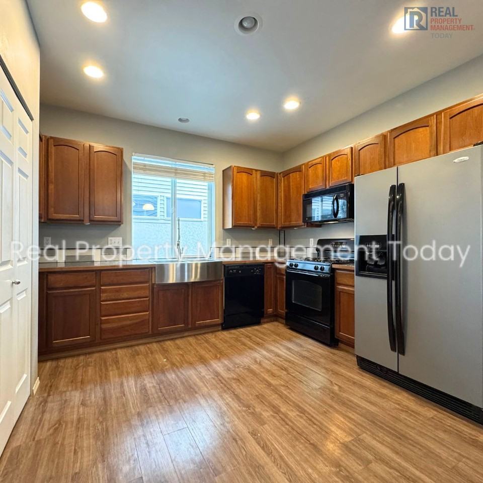 18107 15th Ave E - Photo 3 of 19