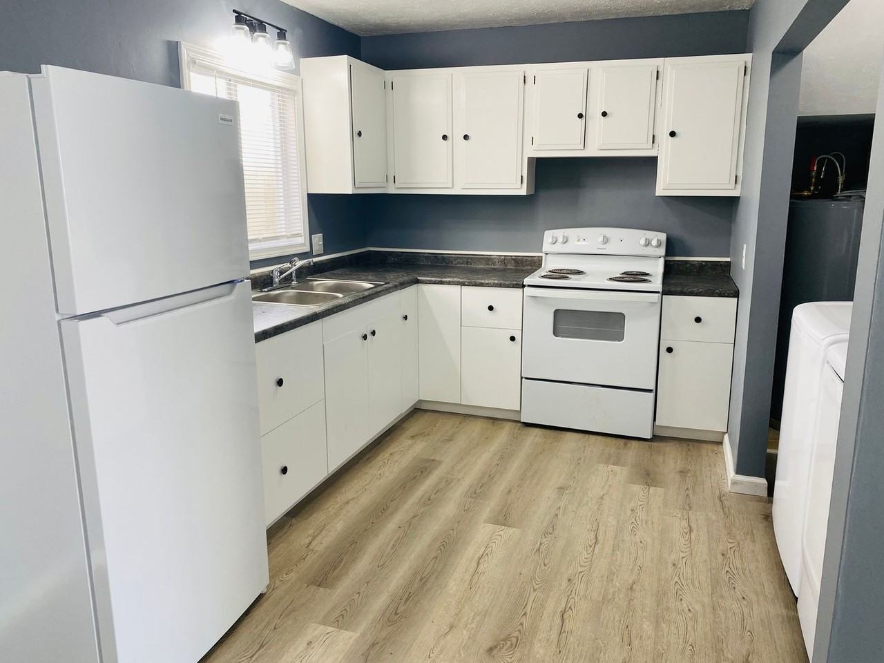 112 Washington St - Photo 3 of 12