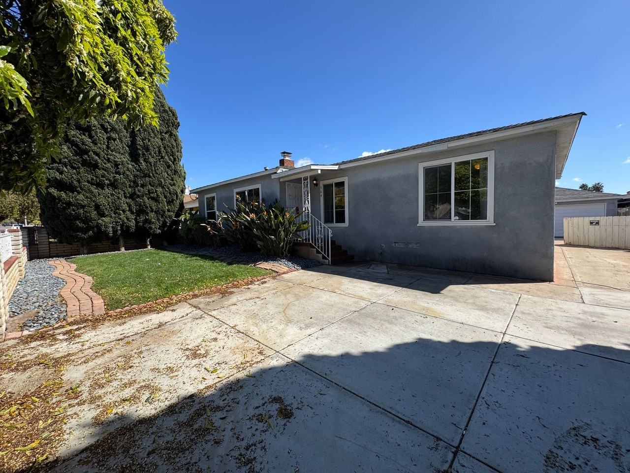564 E St - Photo 2 of 13
