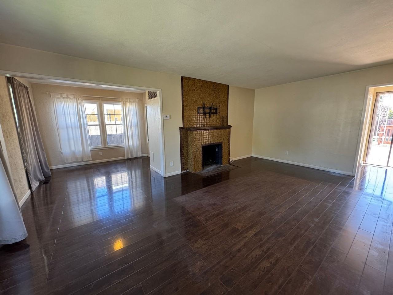 564 E St - Photo 4 of 13