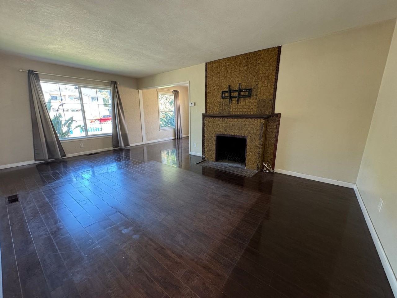 564 E St - Photo 5 of 13